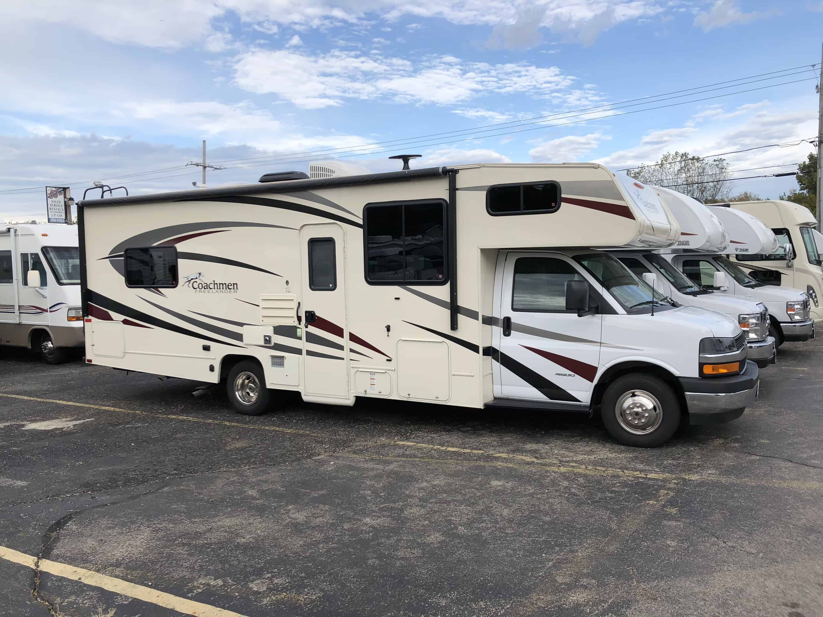 2018 Coachmen Freelander 27QB - 83RV Inc. - Chicagoland RV Dealer